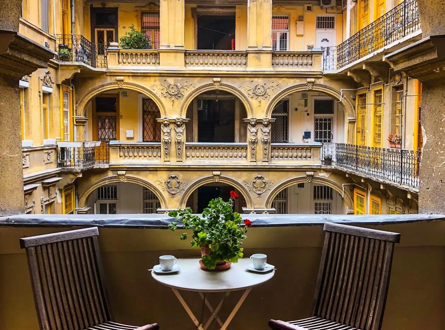 Dolcevita 2 Bedroom Apartment Budapest